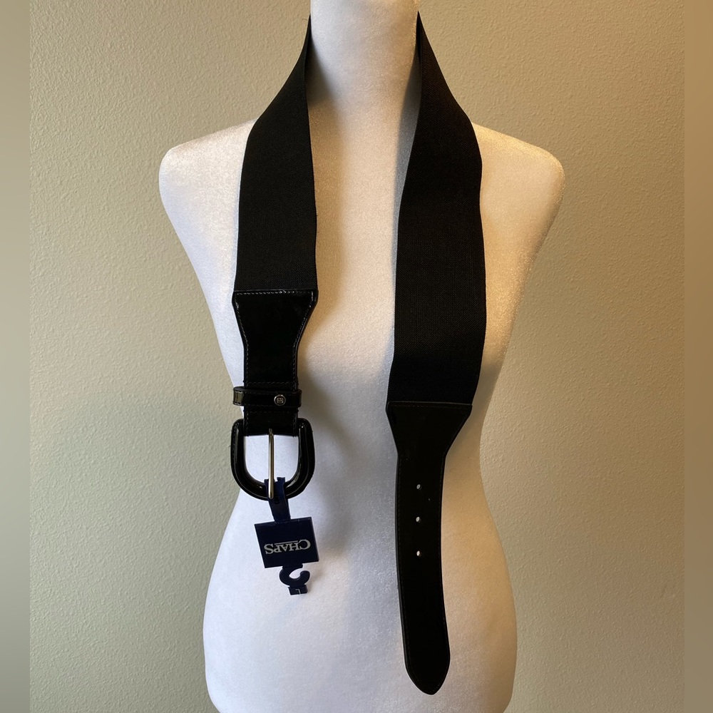 Chaps NWT L black belt. High shine clasp/ front. Elastic body
